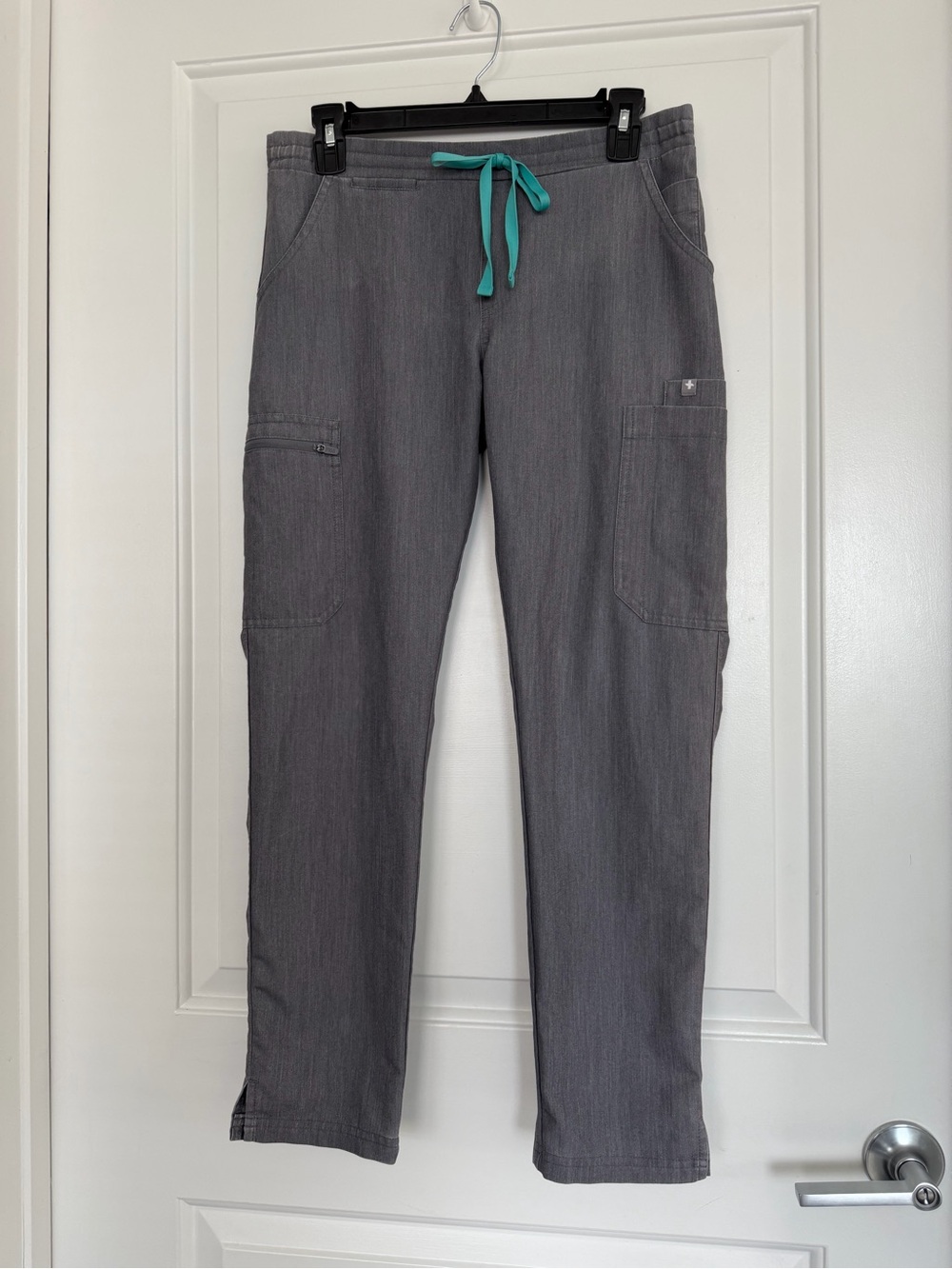 Figs Yola Skinny Scrub Graphite XS Petite Cargo Stretch